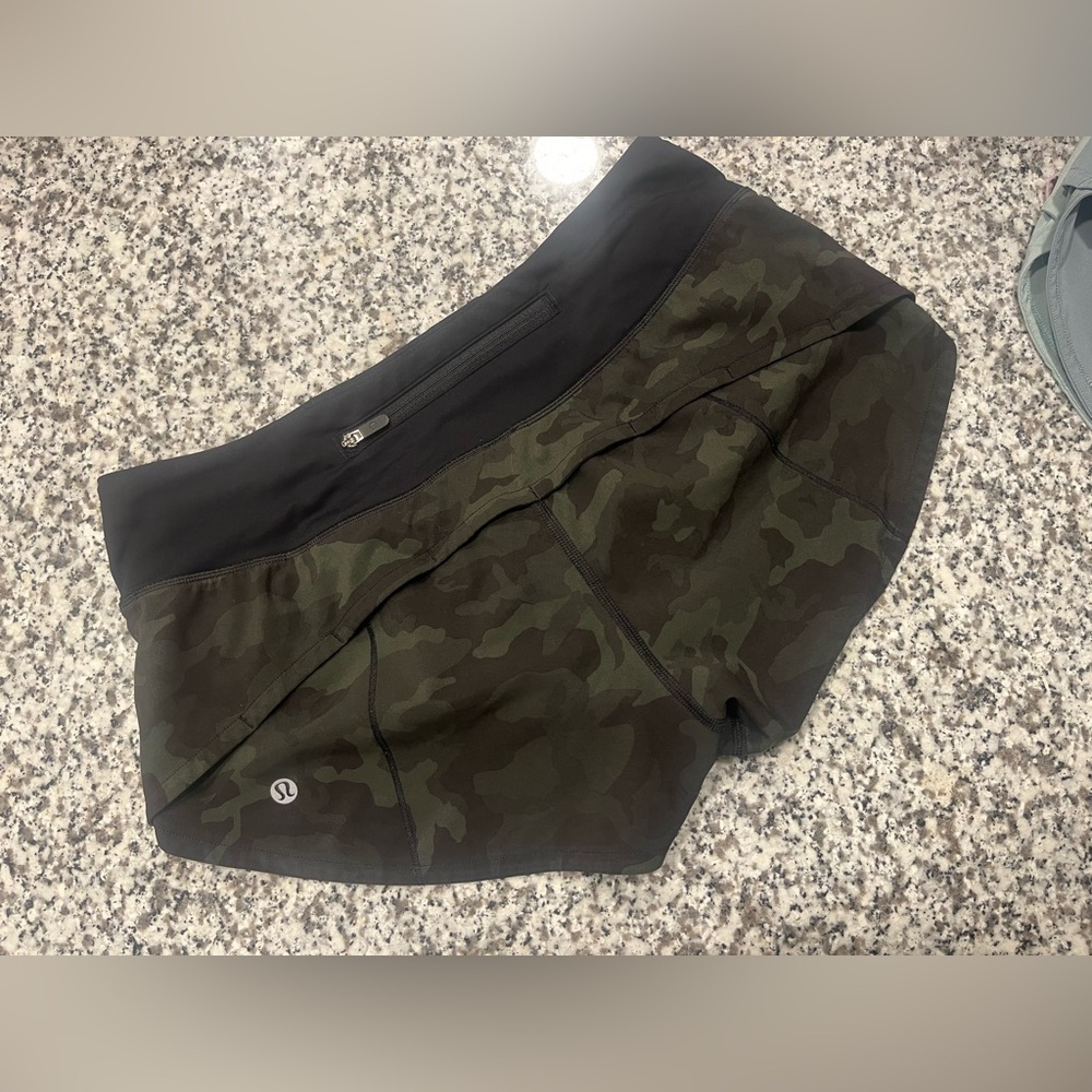 Lululemon size 4 speed up shorts 2.5 inch
